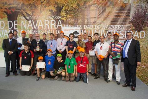 Foto familia de los galardonados y autoridades (Juan Cruz Iturralde)