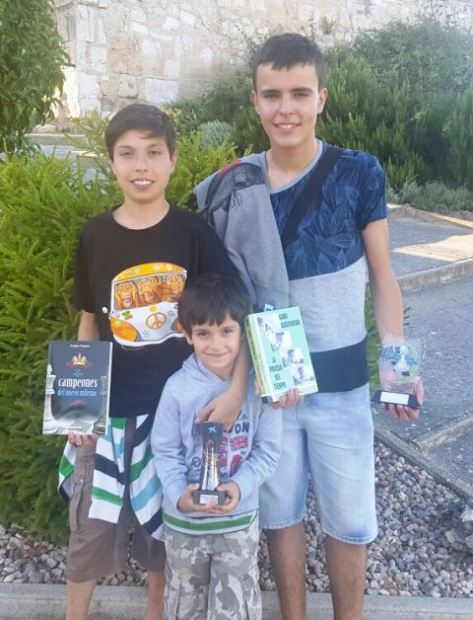 Ander, Patxi e Iker con sus premios