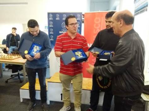 Renier Vázquez a punto de recibir la txapela de campeón