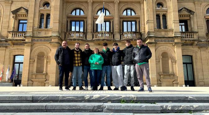 Ha terminado el XLVI Open Ciudad de San Sebastián con victoria del jugador GM Alexander Motylev. Nuestra representación a disfrutado de una gran experiencia. Recordad que la próxima semana, Semana de Pascua, no tendremos clase de la Xake Eskola. Y a nuestros compañeros que participarán en los campeonatos individuales de Euskadi Absoluto, Juvenil, Cadete y Promesas, suerte y que disfrutéis. ¡Espíritu Marlaxkero a tope💪🏻💚👍🏻!